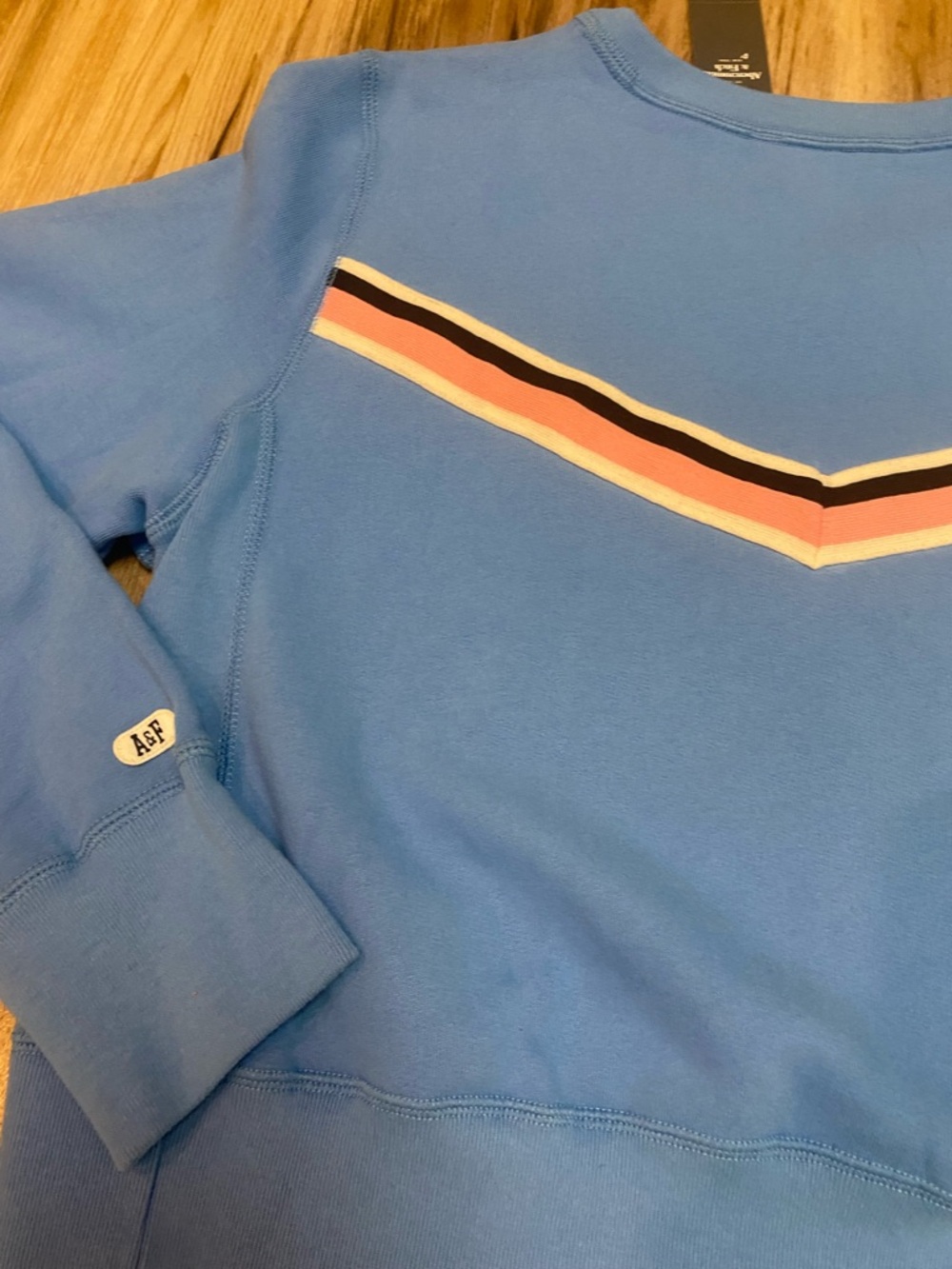 ABERCROMBIE & FITCH NWT CHEVRON STRIPE RETRO SWEATHIRT CREWNECK BLUE SZ LARGE - Picture 11 of 12